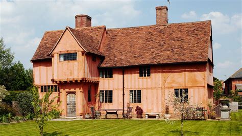 build a tudor house